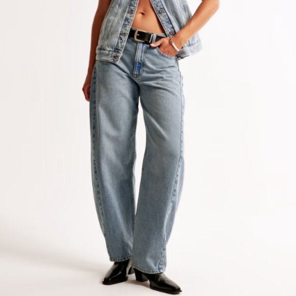 Abercrombie & Fitch Mid Rise Barrel Jean - size 27 in Light - Picture 1 of 5